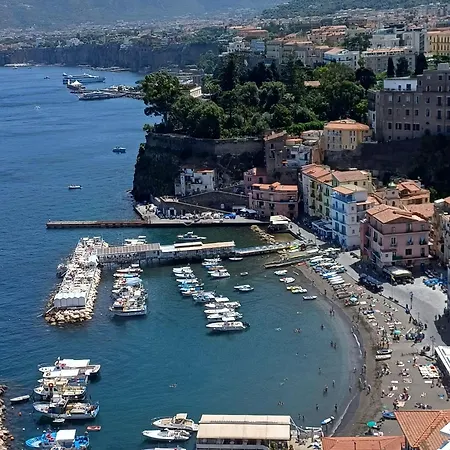 Bed & Breakfast A Casa Di Erica Sorrento